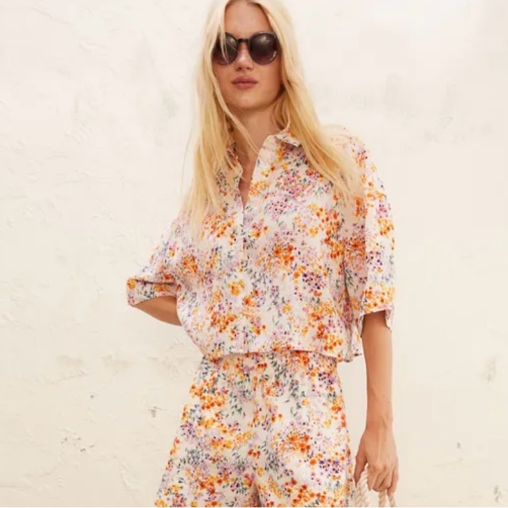 H&M White Floral Button-Down Crop Top with Orange and Pink Blooms